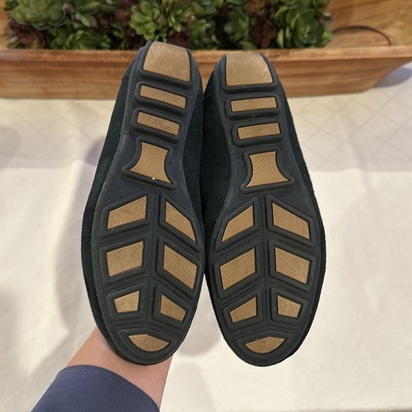 Cynthia Rowley navy blue suede Loafers with gold Buckle like new Women’s 8.5 EUC - Picture 6 of 6